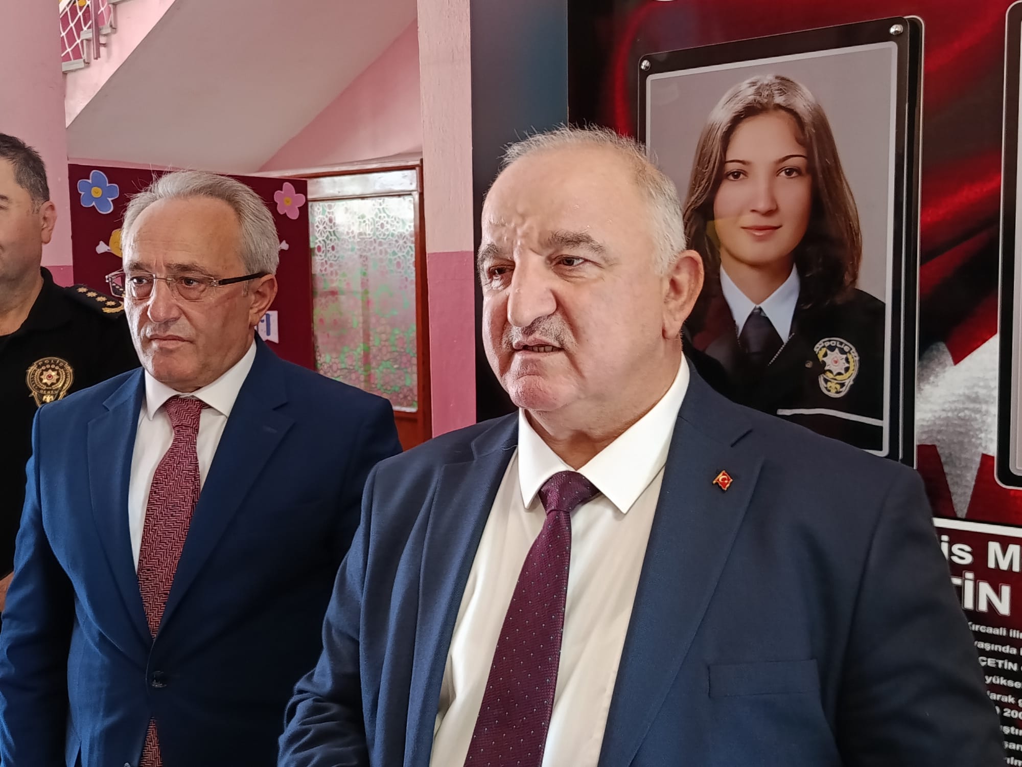 Edirne'de 2025-2026 eğitim-öğretim yılının ikinci döneminin tamamlanmasıyla birlikte il genelinde büyük bir karne heyecanı yaşandı. 